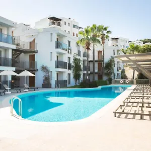Queen By Important Group Travel Aparthotel